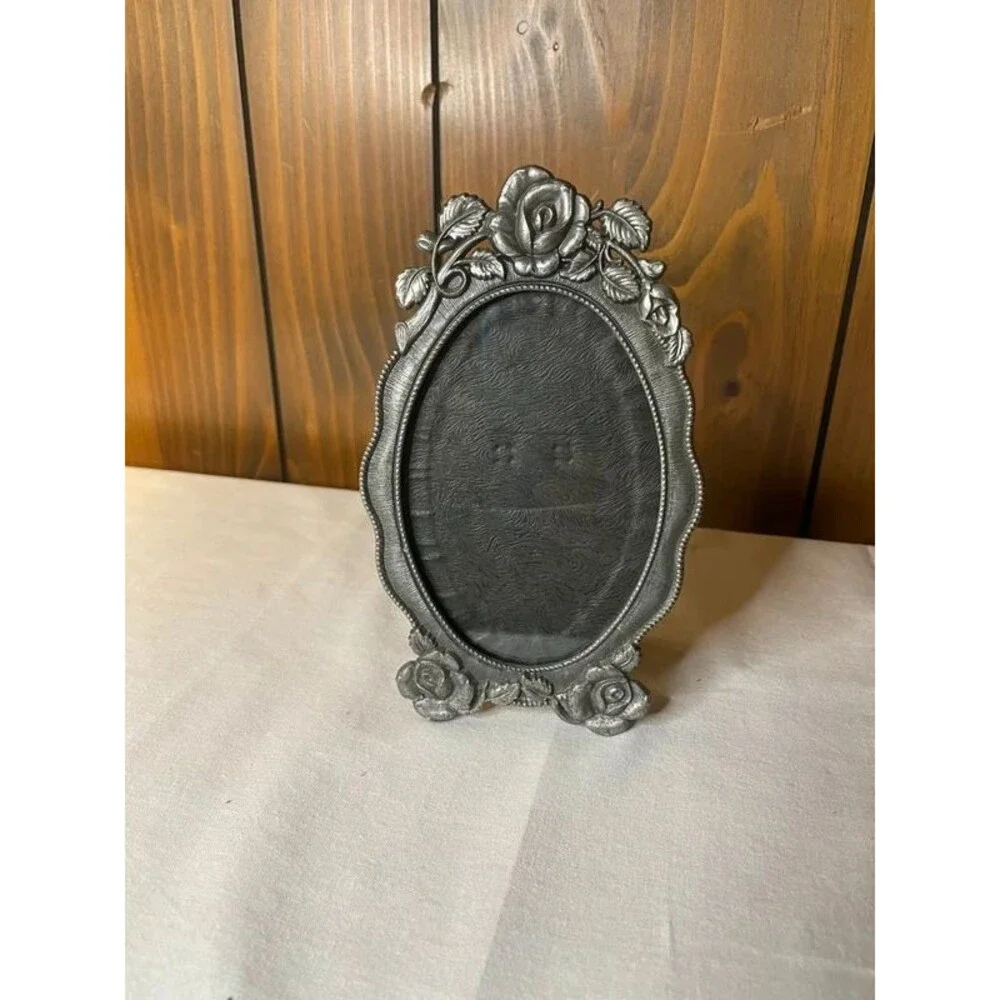 pewter-style oval picture frame